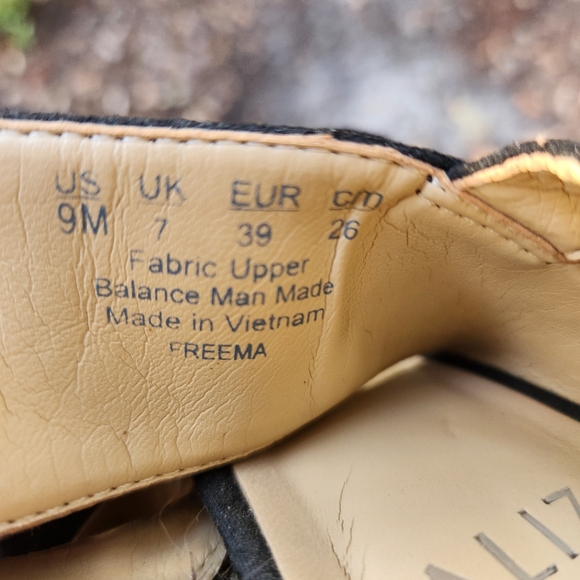 NATURALIZER Faux Black Suede Platform Sandals - Picture 4 of 7